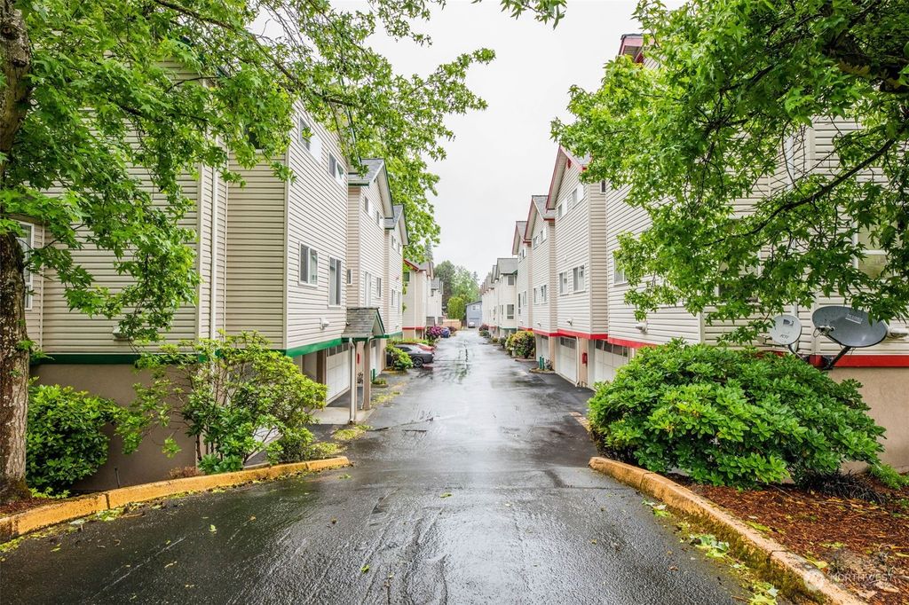 Photo of 2801 NE 130th Street #E101, Seattle, WA 98125 (MLS # 2245017)