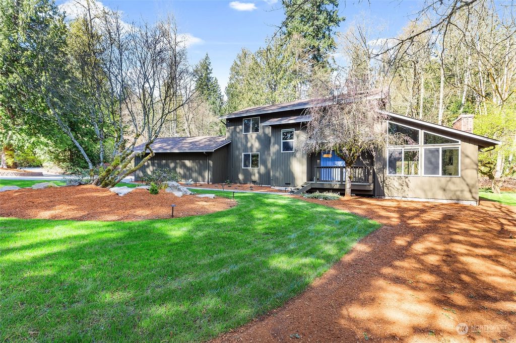 Photo of 15244 256th Avenue SE, Issaquah, WA 98027 (MLS # 2215219)