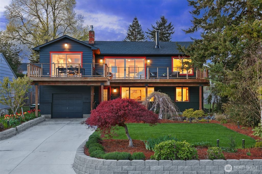 Photo of 3918 SW 107th Street, Seattle, WA 98146 (MLS # 2508820)