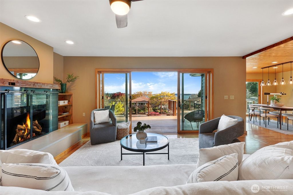 Photo of 3918 SW 107th Street, Seattle, WA 98146 (MLS # 2508820)