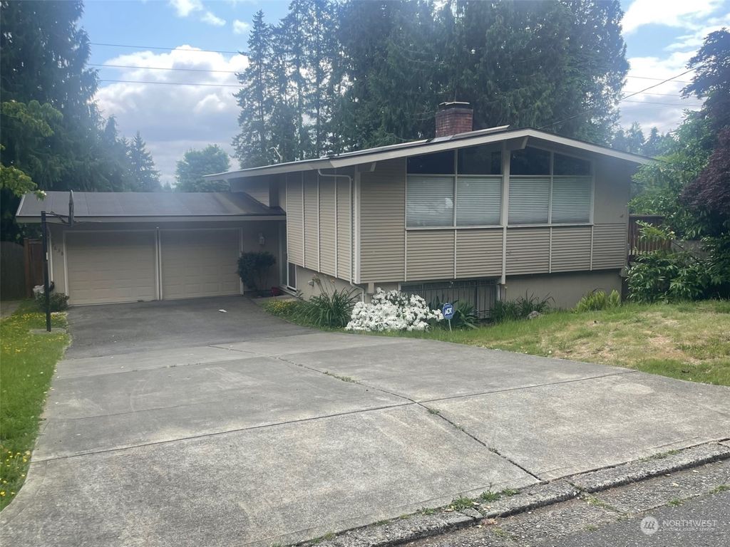 Photo of 7638 139th Place NE, Renton, WA 98052 (MLS # 2075083)