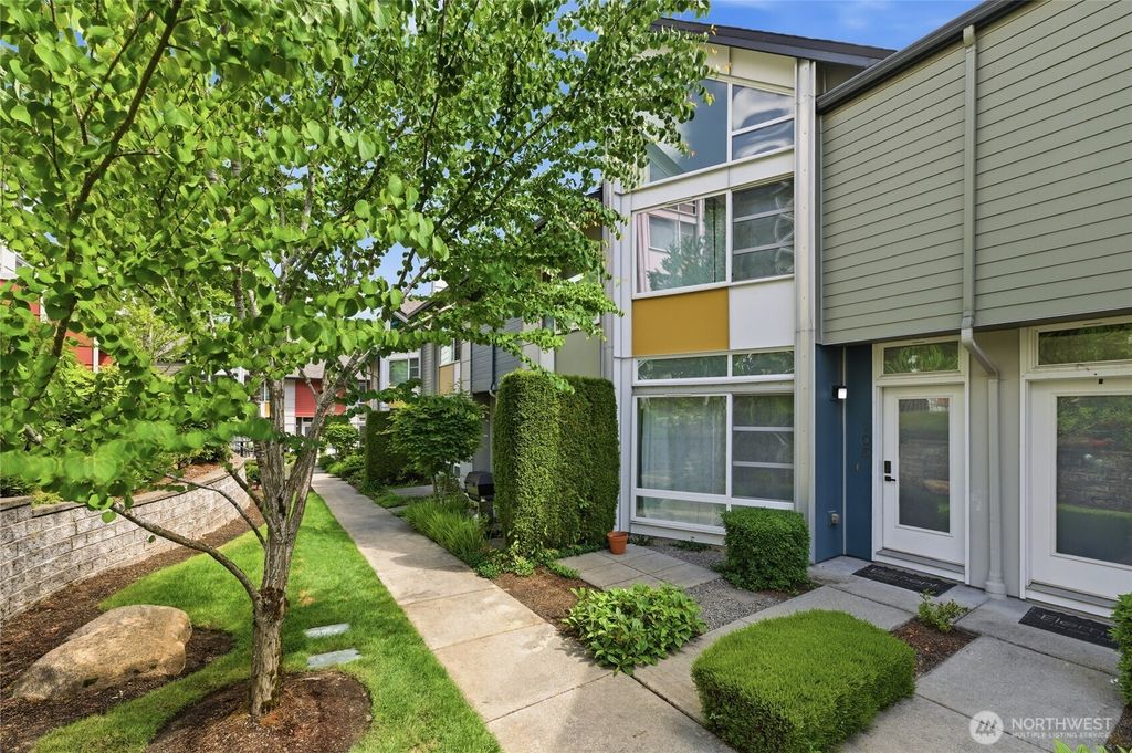 Photo of 15200 NE 81st Way #106, Redmond, WA 98052 (MLS # 2531530)