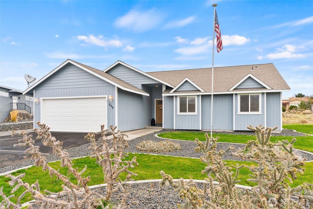 Photo of 894 Desert Aire Drive SW, Mattawa, WA 99349 (MLS # 2456955)