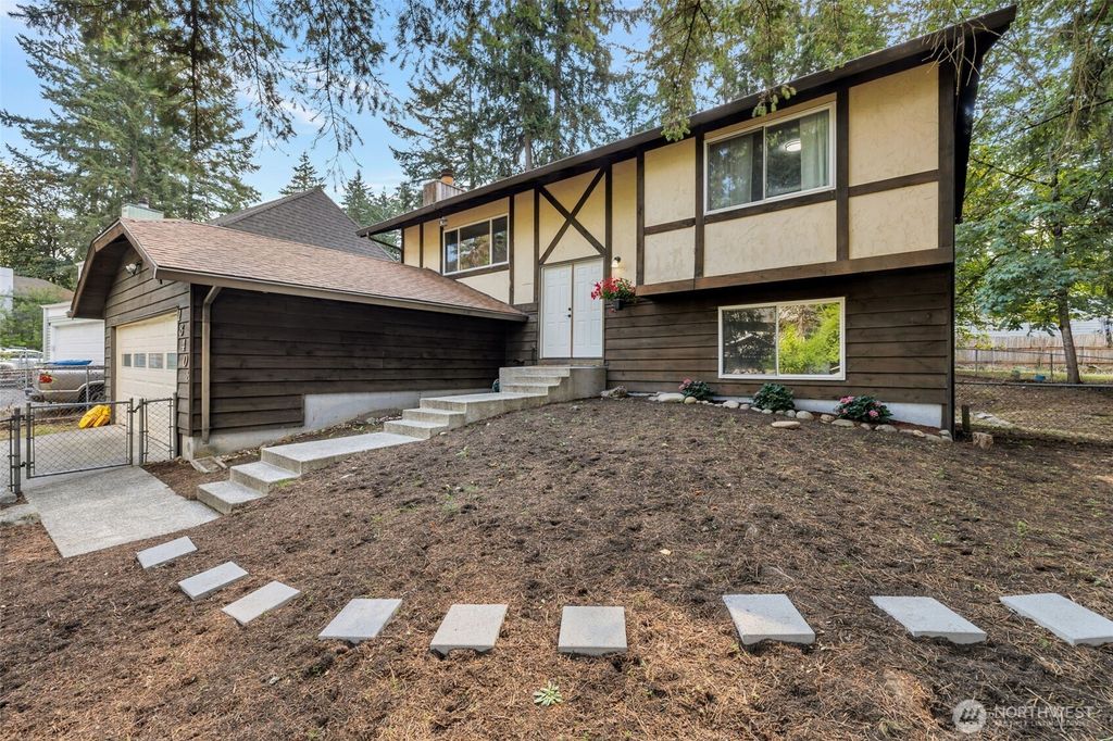 Photo of 18409 SE 263rd ST St, Covington, WA 98042 (MLS # 2432568)