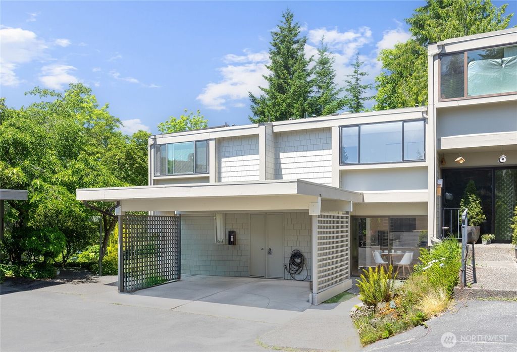 Photo of 22707 Lakeview Drive #G2, Mountlake Terrace, WA 98043 (MLS # 2391239)