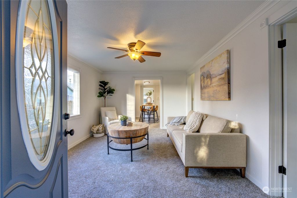 Photo of 607 E Stanley Street, Granite Falls, WA 98252 (MLS # 2187026)