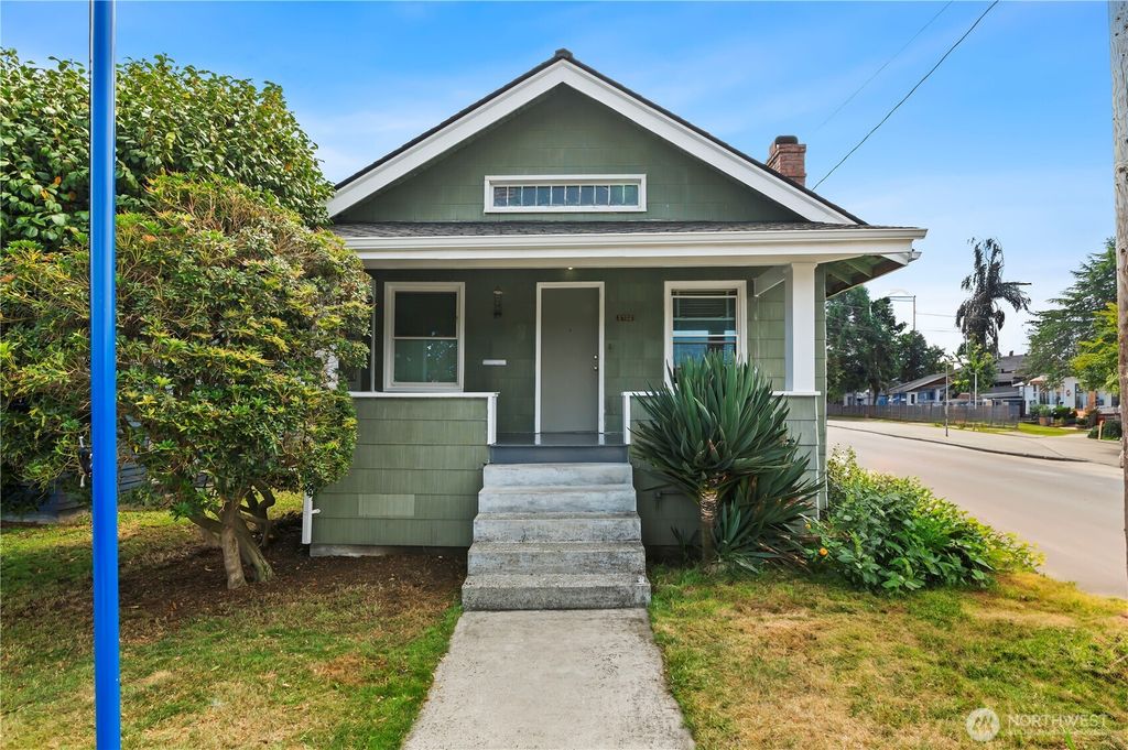 Photo of 2702 21st Street, Everett, WA 98201 (MLS # 2404816)