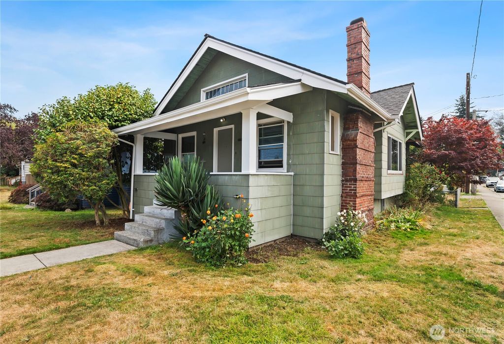 Photo of 2702 21st Street, Everett, WA 98201 (MLS # 2404816)