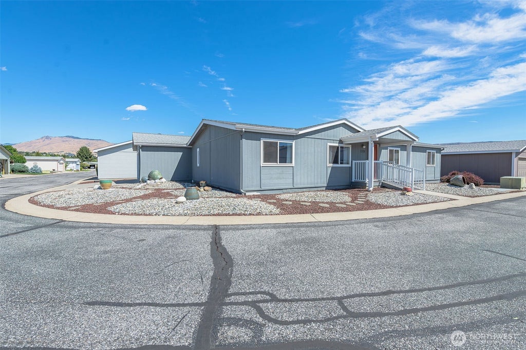 Photo of 1708 Twin Peaks Drive #84, Wenatchee, WA 98801 (MLS # 2562274)