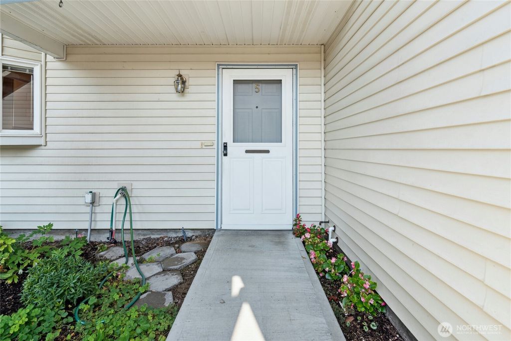 Photo of 20617 28th Avenue W #A5, Lynnwood, WA 98036 (MLS # 2427500)