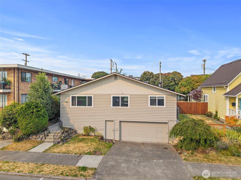 Photo of 2516 Rockefeller Avenue #A, B, Everett, WA 98201 (MLS # 2542338)