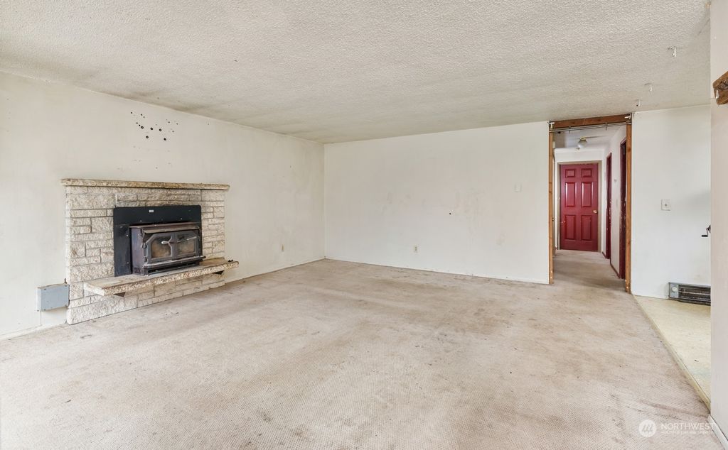 Photo of 6913 25th Avenue SW, Seattle, WA 98106 (MLS # 2319081)