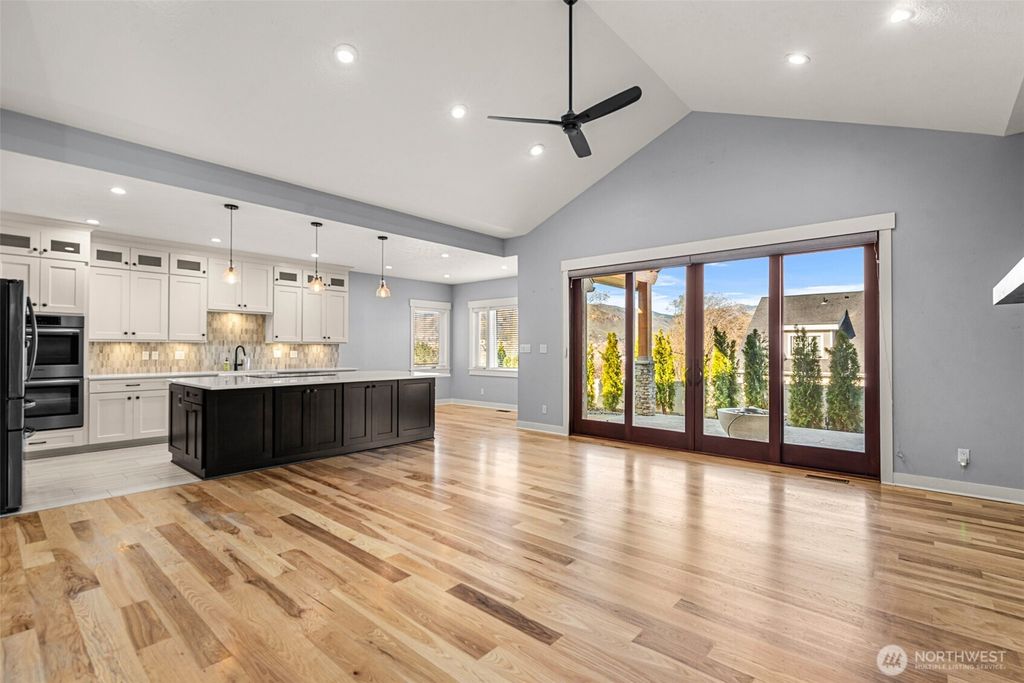 Photo of 1330 N Arbor Terrace, East Wenatchee, WA 98802 (MLS # 2496654)