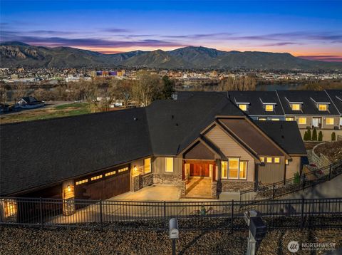 Photo of 1330 N Arbor Terrace, East Wenatchee, WA 98802 (MLS # 2496654)