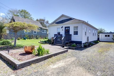 Photo of 319 10th St NE ST, Long Beach, WA 98631 (MLS # 2517219)