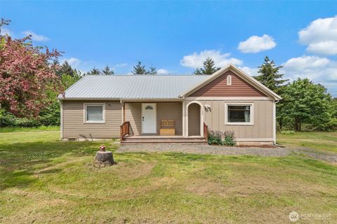 Photo of 702 King Road, Winlock, WA 98596 (MLS # 2527703)