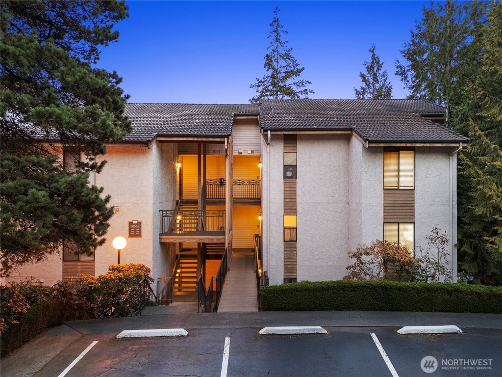 Photo of 10504 NE 32nd Place #G206, Bellevue, WA 98004 (MLS # 2342968)