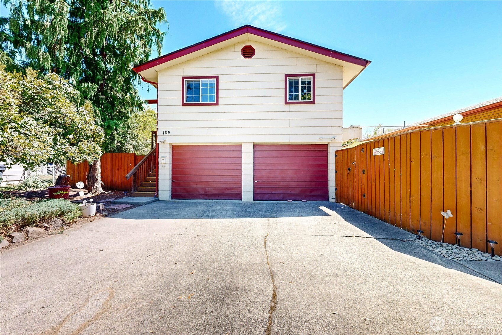 301 NE A Street 1,2,3