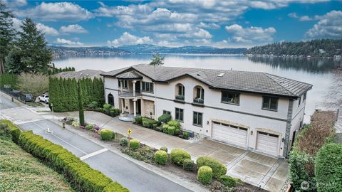 Photo of 2837 E Lake Sammamish Parkway NE, Sammamish, WA 98074 (MLS # 2464827)