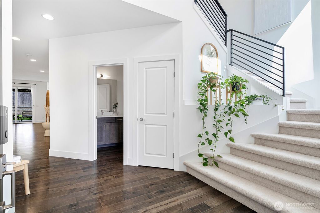 Photo of 9417 132nd AVE NE Ave, Kirkland, WA 98033 (MLS # 2503338)