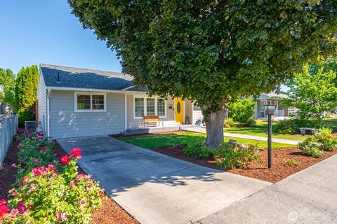 Photo of 1238 D Street SW, Ephrata, WA 98823 (MLS # 2539339)