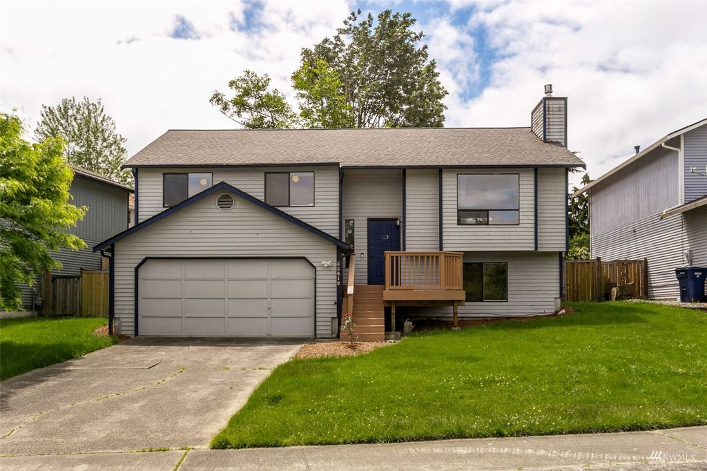 Photo of 32419 18th Avenue SW, Federal Way, WA 98023 (MLS # 1994445)