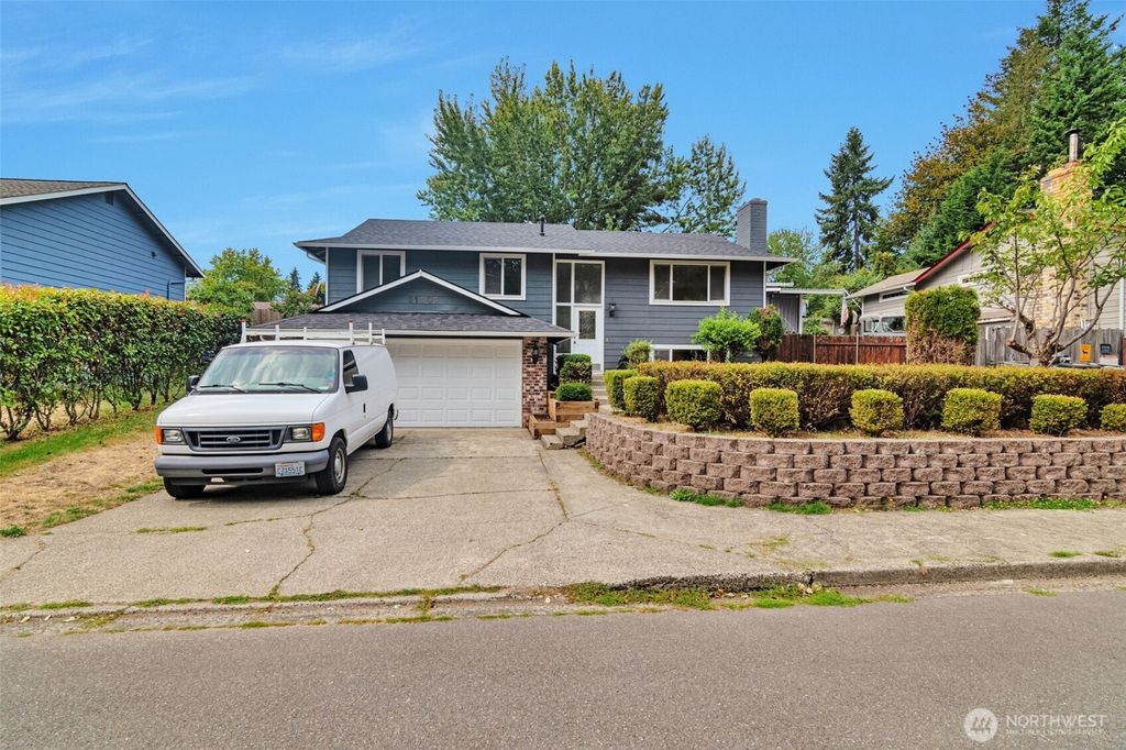Photo of 21505 124th Avenue SE, Kent, WA 98031 (MLS # 2428039)