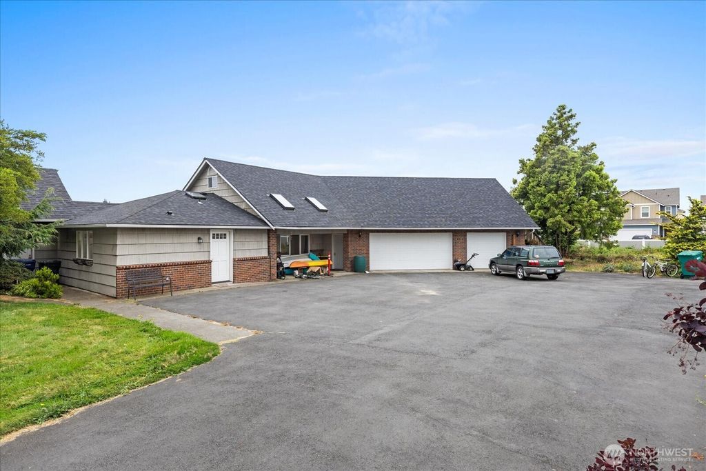 Photo of 4826 87th Avenue NE, Marysville, WA 98270 (MLS # 2410516)