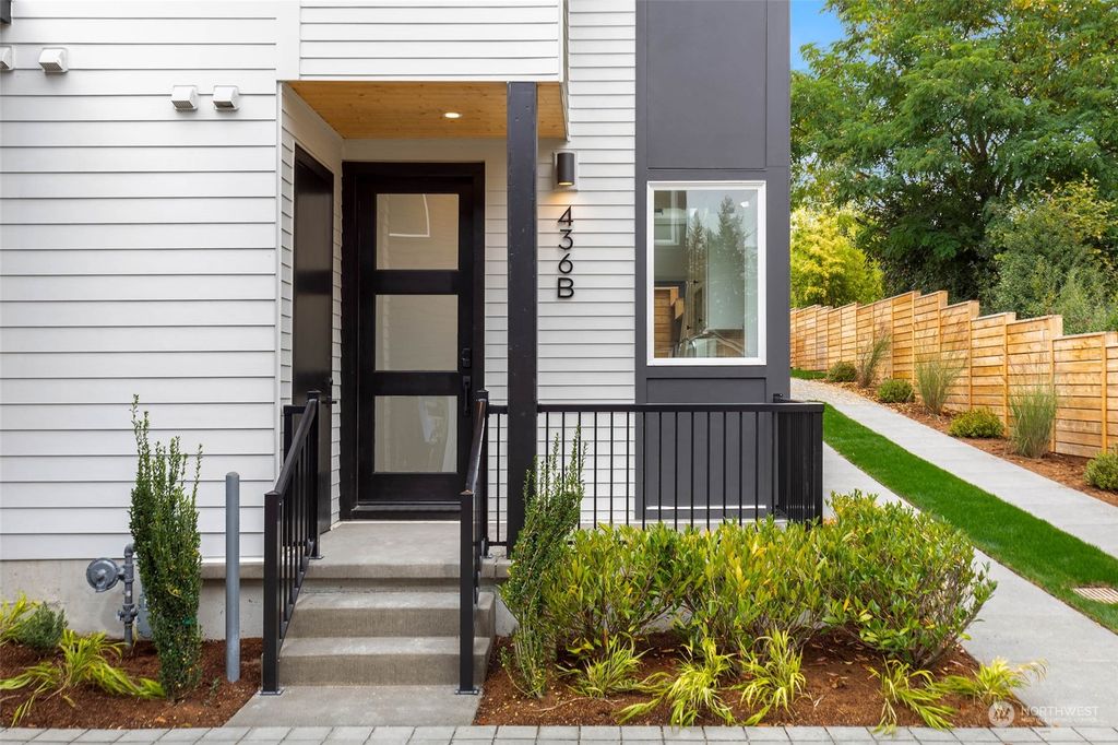 Photo of 436 10th Avenue #B, Kirkland, WA 98033 (MLS # 2169563)