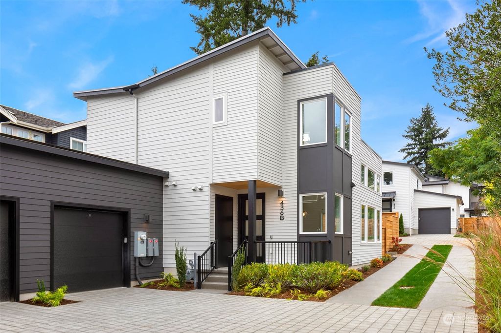 Photo of 436 10th Avenue #B, Kirkland, WA 98033 (MLS # 2169563)