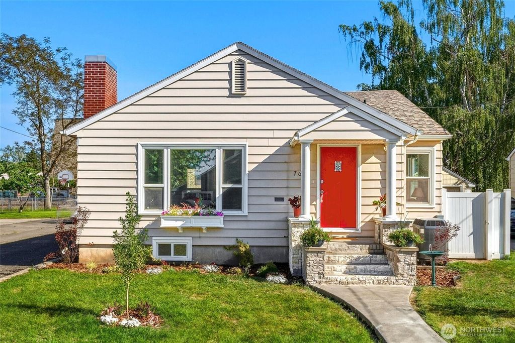 Photo of 709 Hobson Street, Walla Walla, WA 99362 (MLS # 2521083)