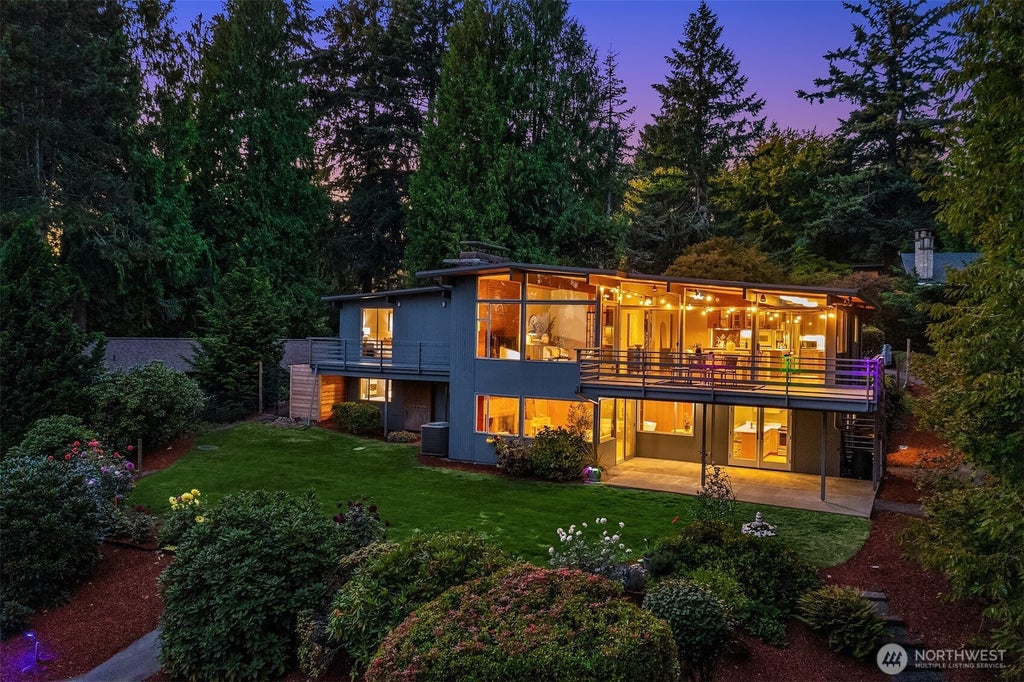 Photo of 1925 SW 170th Street, Normandy Park, WA 98166 (MLS # 2583069)