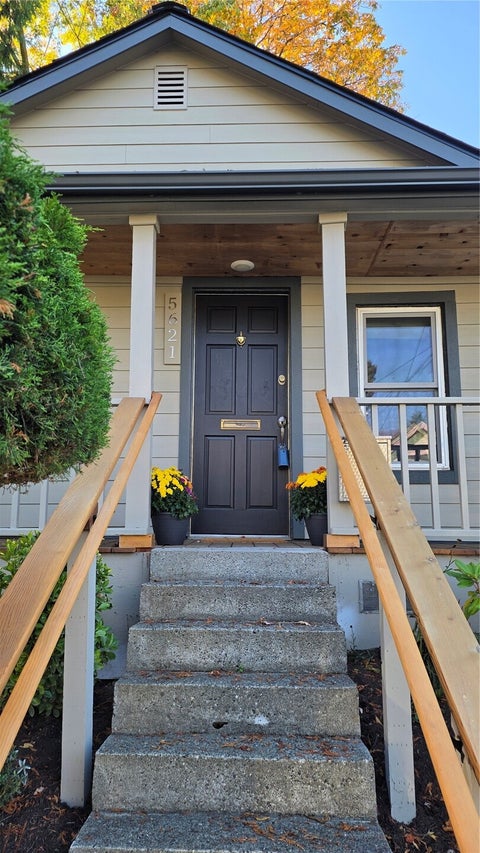 Photo of 5621 Brooklyn Avenue NE, Seattle, WA 98105 (MLS # 2551590)