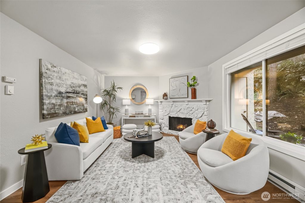 Photo of 12527 NE 117th Place #F5, Kirkland, WA 98034 (MLS # 2478430)