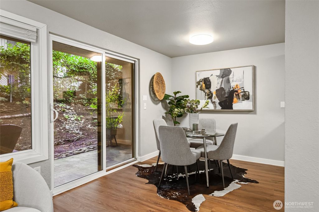 Photo of 12527 NE 117th Place #F5, Kirkland, WA 98034 (MLS # 2478430)