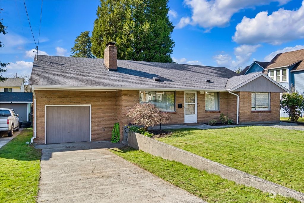 Photo of 426 S Lewis Street, Monroe, WA 98272 (MLS # 2208502)