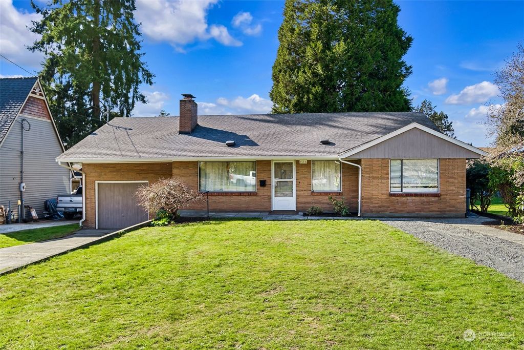 Photo of 426 S Lewis Street, Monroe, WA 98272 (MLS # 2208502)