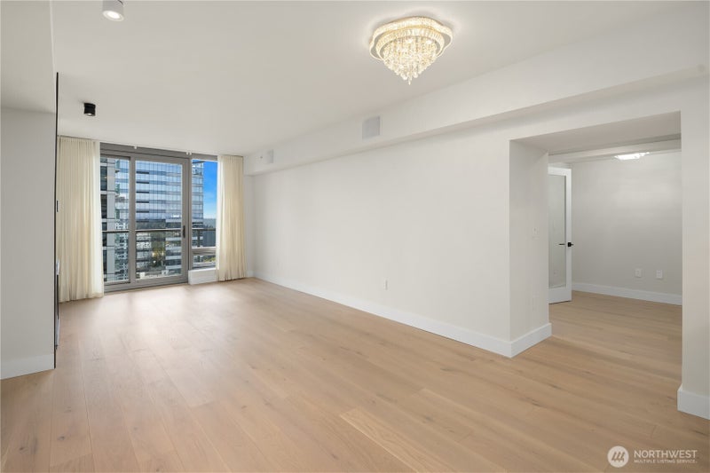 650 Bellevue Way NE 3303