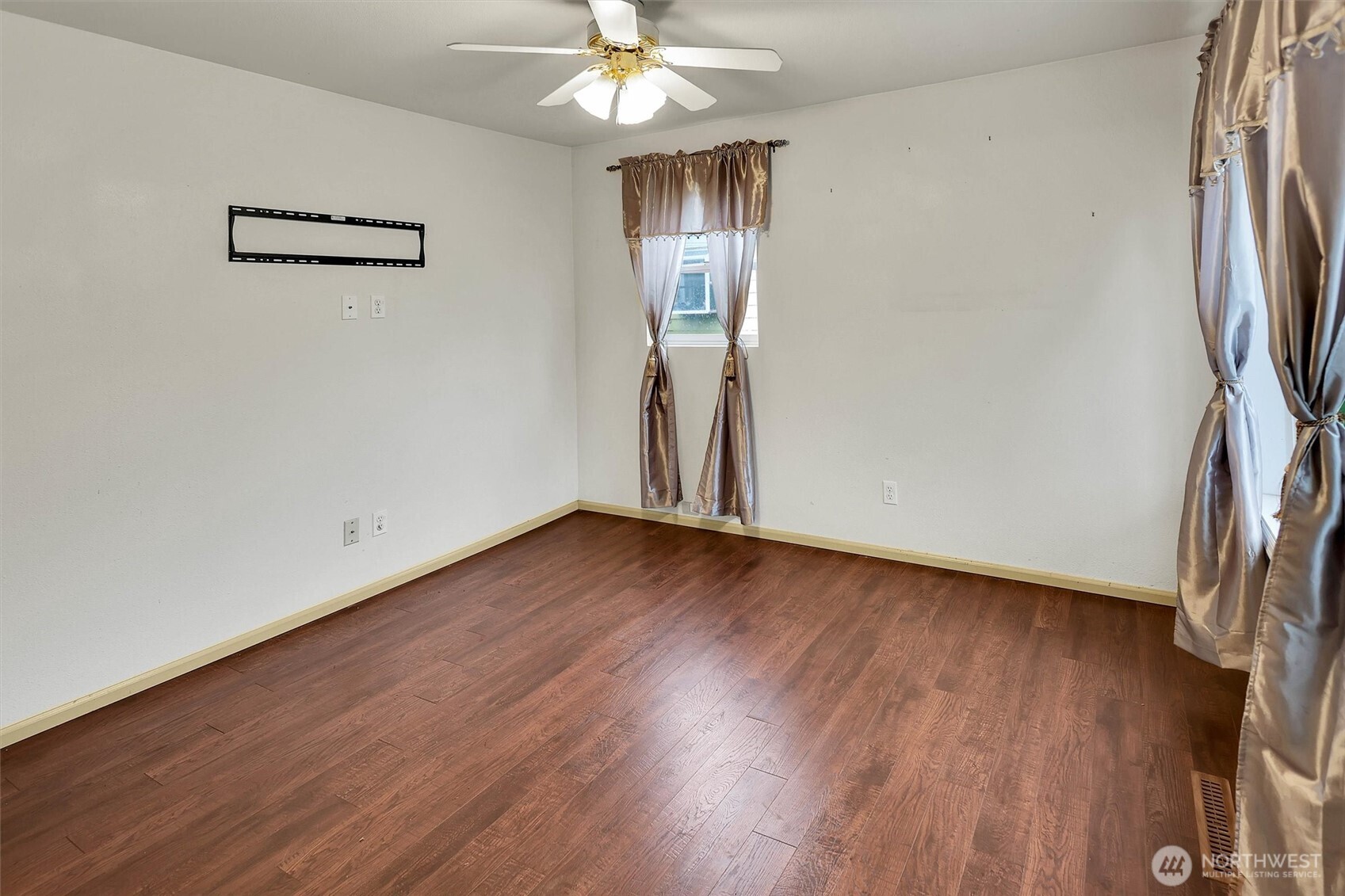 6423 S Montgomery Street