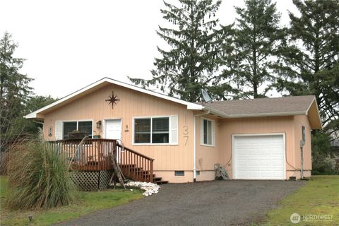 Photo of 137 Spruce Loop SW, Ocean Shores, WA 98569 (MLS # 2475330)