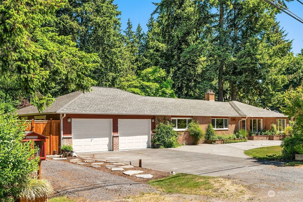 Photo of 3320 NE 158th Street, Lake Forest Park, WA 98155 (MLS # 2074992)