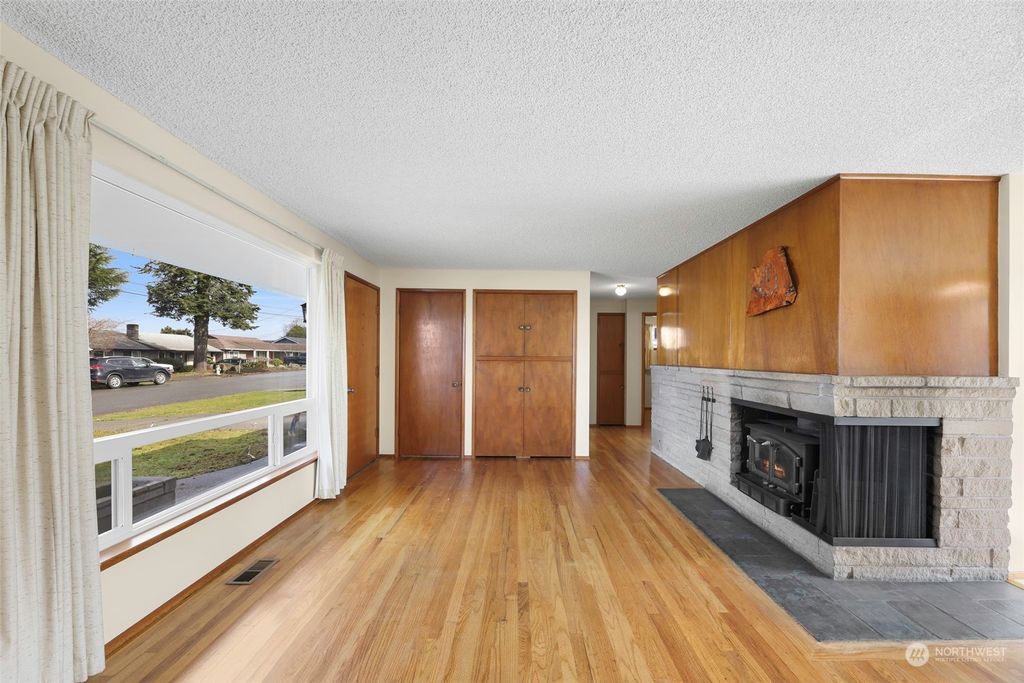 Photo of 6039 S 118th Place, Seattle, WA 98178 (MLS # 2212007)