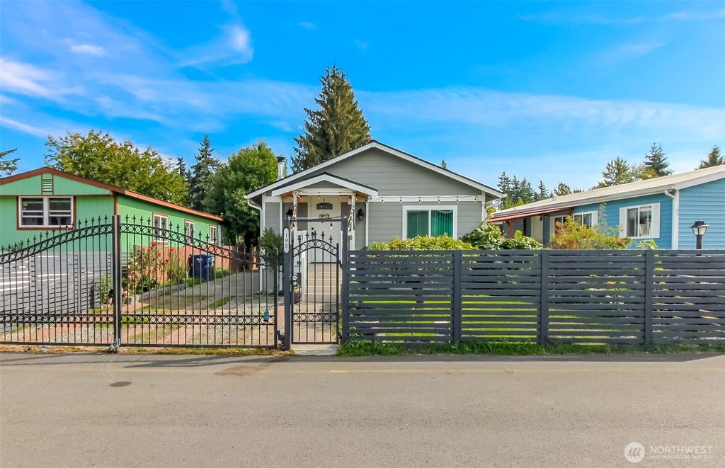 Photo of 3001 S 288th St #195, Federal Way, WA 98003 (MLS # 2439553)
