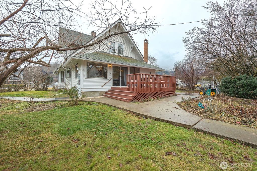 Photo of 811 Pioneer Avenue, Cashmere, WA 98815 (MLS # 2475074)