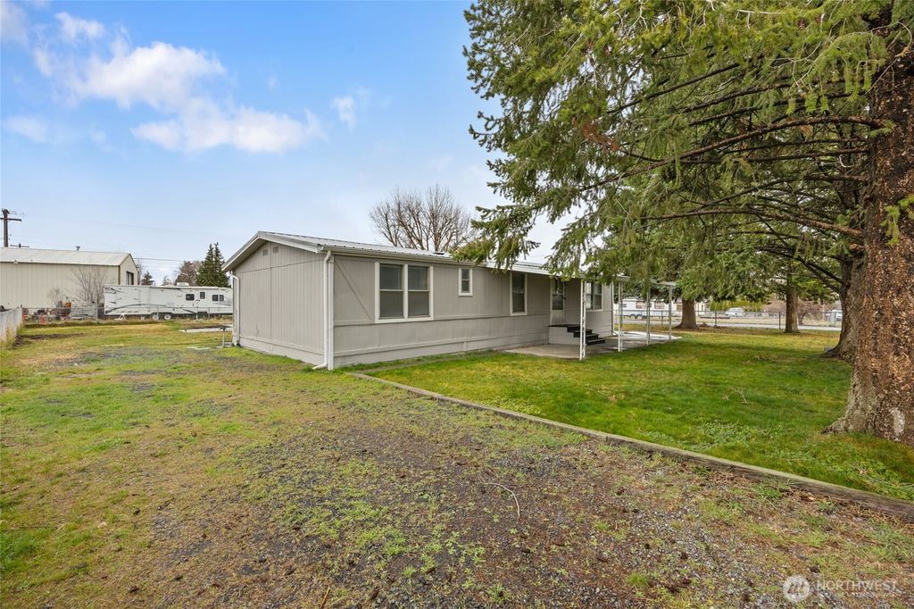 Photo of 8780 NE Lybbert Drive, Moses Lake, WA 98837 (MLS # 2493032)