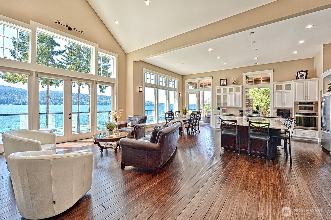 3042 Northshore Road