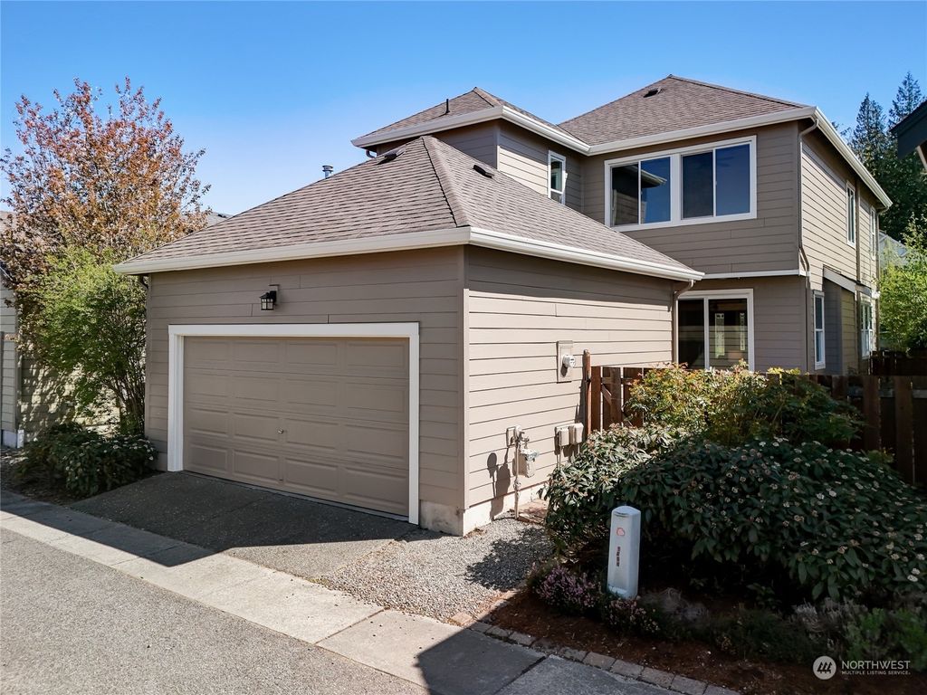Photo of 1610 NE Falls Drive, Issaquah, WA 98029 (MLS # 2225738)