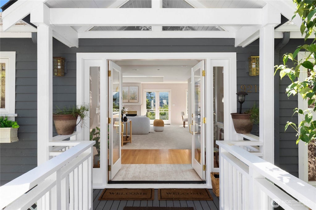 Photo of 9210 Parkwood Ridge Road, Mercer Island, WA 98040 (MLS # 2590177)