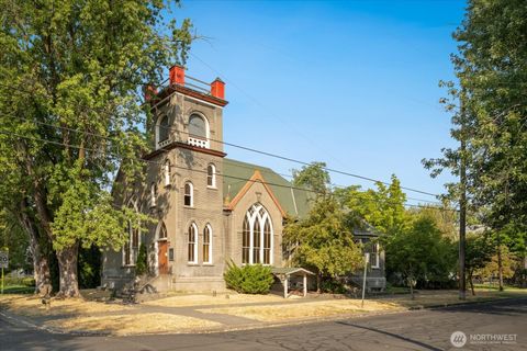 Photo of 549 Newell Street, Walla Walla, WA 99362 (MLS # 2436026)