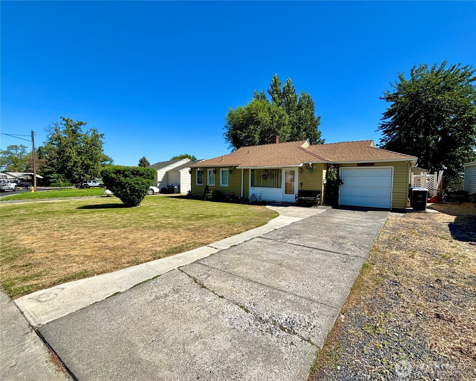207 W Loop Drive